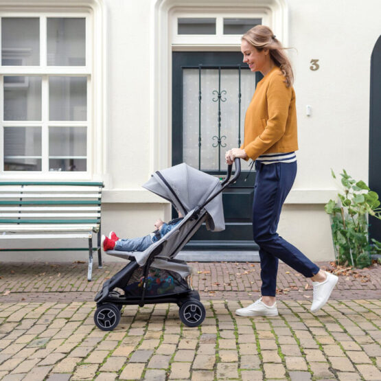 carucior de plimbare pentru copilasi