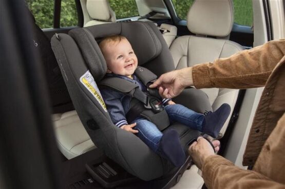 scaun auto pentru nouanascuti