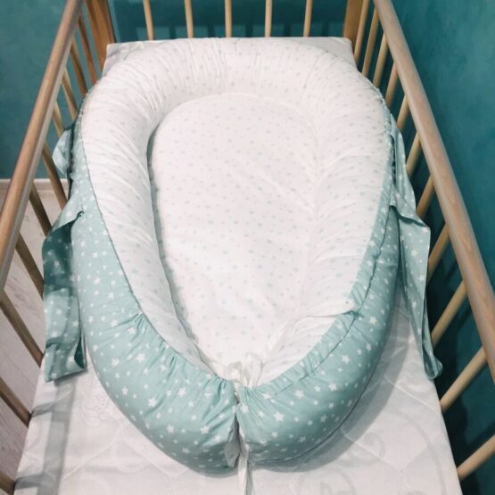 Cuib pentru bebelusi Babynest Steluțe alb – mentol ES