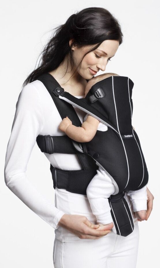 Marsupiu anatomic BabyBjorn Miracle Black-Silver, cu pozitii multiple de purtare
