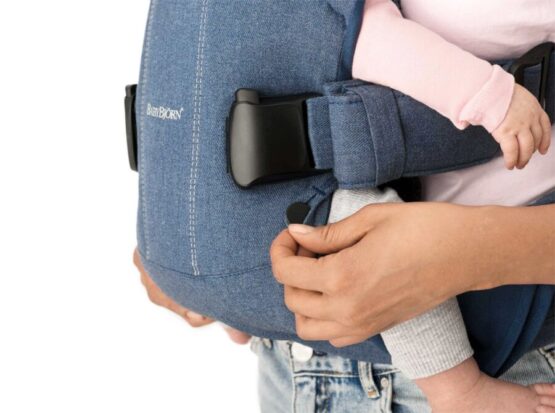 Marsupiu anatomic BabyBjorn One Denim Midnight Blue cu pozitii multiple de purtare, bumbac