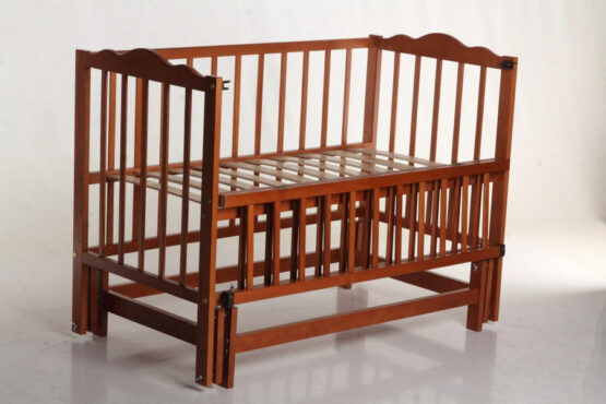 krovatka iz dereva dlea rebenka