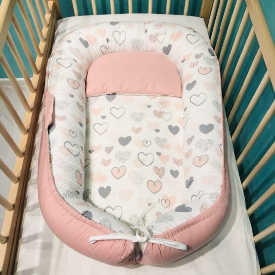 Гнездышко для малыша Babynest Сердечки серо — розовые PM