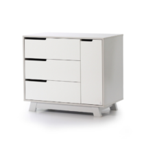 comoda de infasat pentru bebelusi