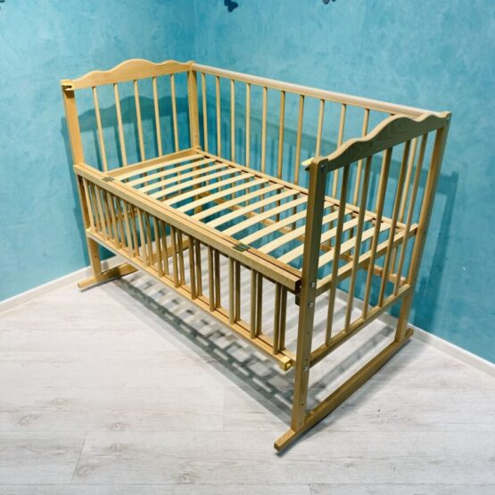 krovatka dereveannaea dlea novorojdennogo