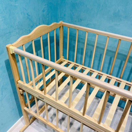 krovatka dlea novorojdennogo iz naturalinogo dereva
