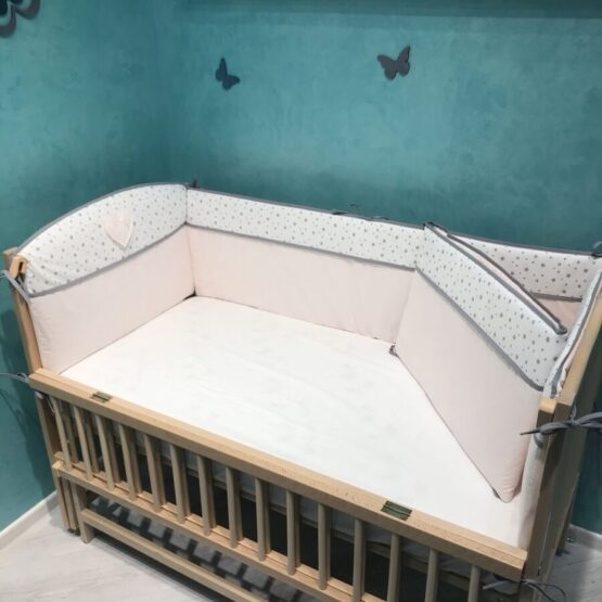 zashitnie bortiki v krovatku rebenka