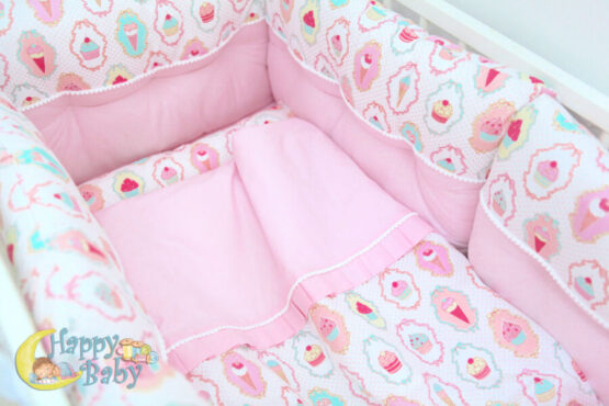 posteli v krovatku rebenka