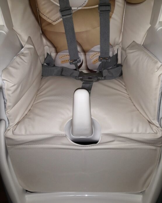 stulicik dlea kormleniea rebenka