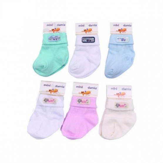 Носочки с помпонами