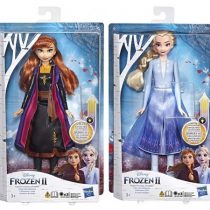 Păpușa Frozen 2 intr-o rochie luminoasa în sort.