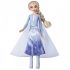 Păpușa Frozen 2 intr-o rochie luminoasa în sort.