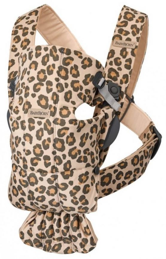 Marsupiu anatomic BabyBjorn One Beige/Leopard cu pozitii multiple de purtare, bumbac