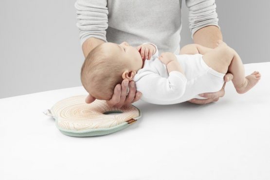 Perna ergonomica din bumbac organic Babymoov Lovenest Original Natural Care