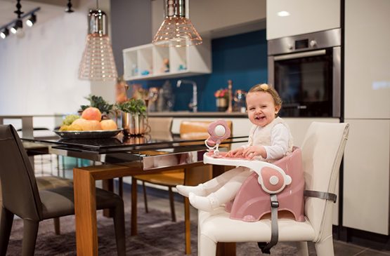 scaun de masa portabil pentru copii