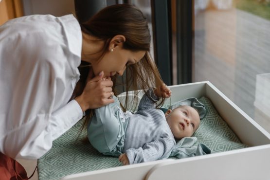 comoda de infasat pentru co