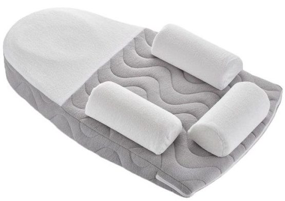 Salteluta inclinata cu suport anticolic pentru copii