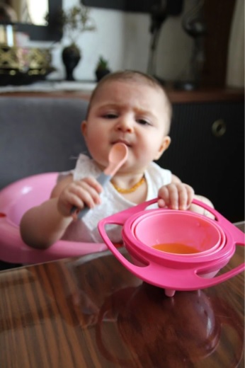 Bol multifunctional cu capac si rotire 360 grade BabyJem Amazing Bowl Roz