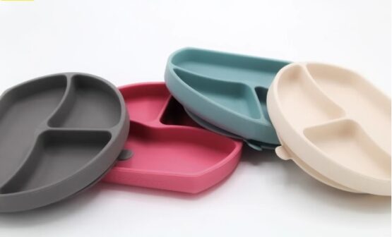 Farfurie din silicon cu 3 compartimente si ventuza BabyJem Gri