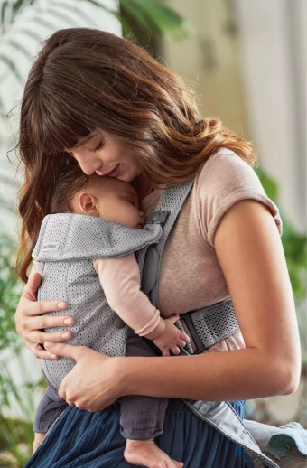 Marsupiu-anatomic-BabyBjorn-Mini-Grey-cu-pozitii-multiple-de-purtare-3D-Mesh