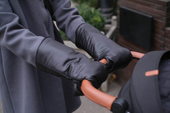 Варежки для коляски By Bagy «NEWSPAPERS» Чёрный