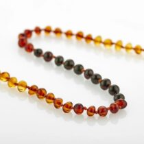 Colier din chihlimbar pentru copii BabyJem rosu