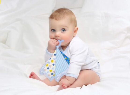 Jucarie dentitie cu paturica BabyJem Patchwork Albastra