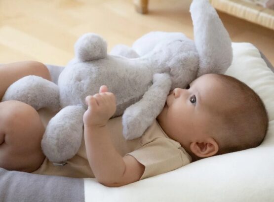 Jucarie din plus BabyJem The Bestie Bunny Gri, 30 cm