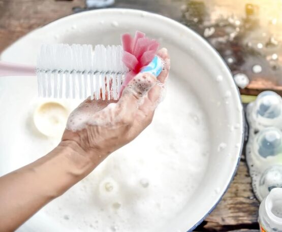 Perie de curatat biberoane BabyJem Roz