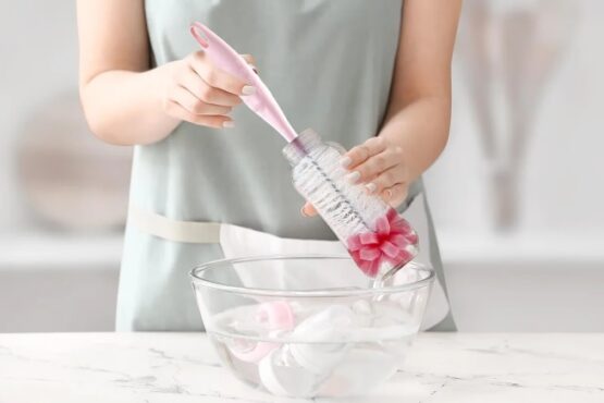 Perie de curatat biberoane BabyJem Roz