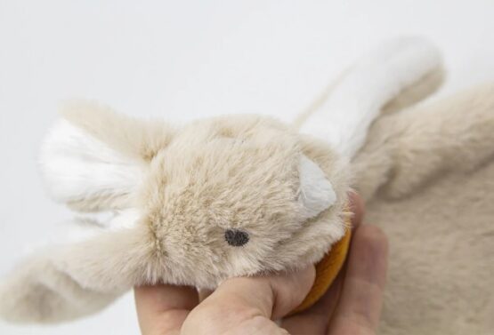 Jucarie de plus cu sistem de prindere suzeta BabyJem Iepuras Stone