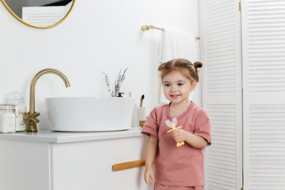 Periuta-masaj de dinti pentru copii Roxy Kids Crab, Galben (RTM-005-Y)