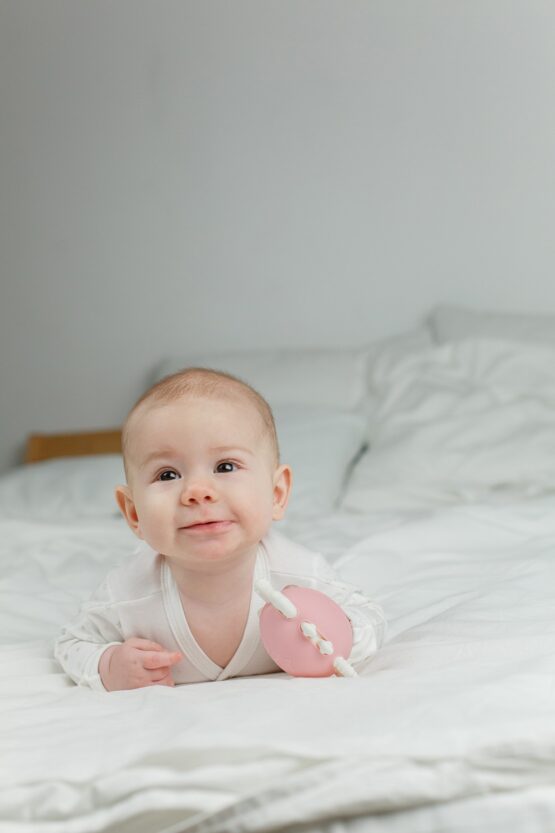 Dentitie din silicon pentru mana Roxy Kids Crabby, Roz (RST-002-P)