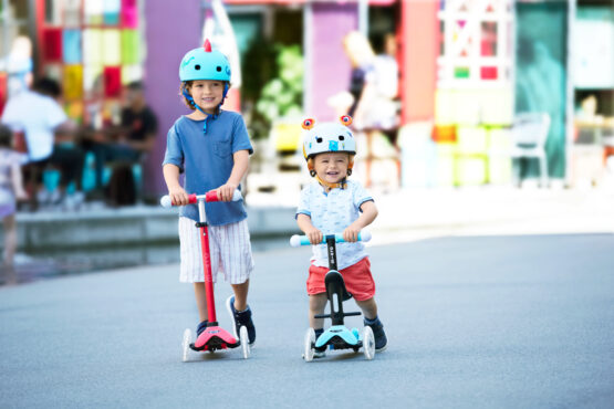 Trotineta Micro Mini2Grow Deluxe Magic LED Blue