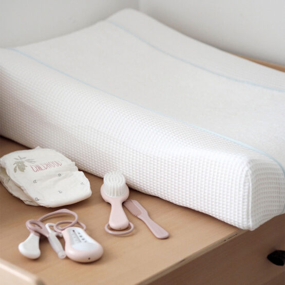 Husa Salteluta de infasat Beaba Sofalange White B920378